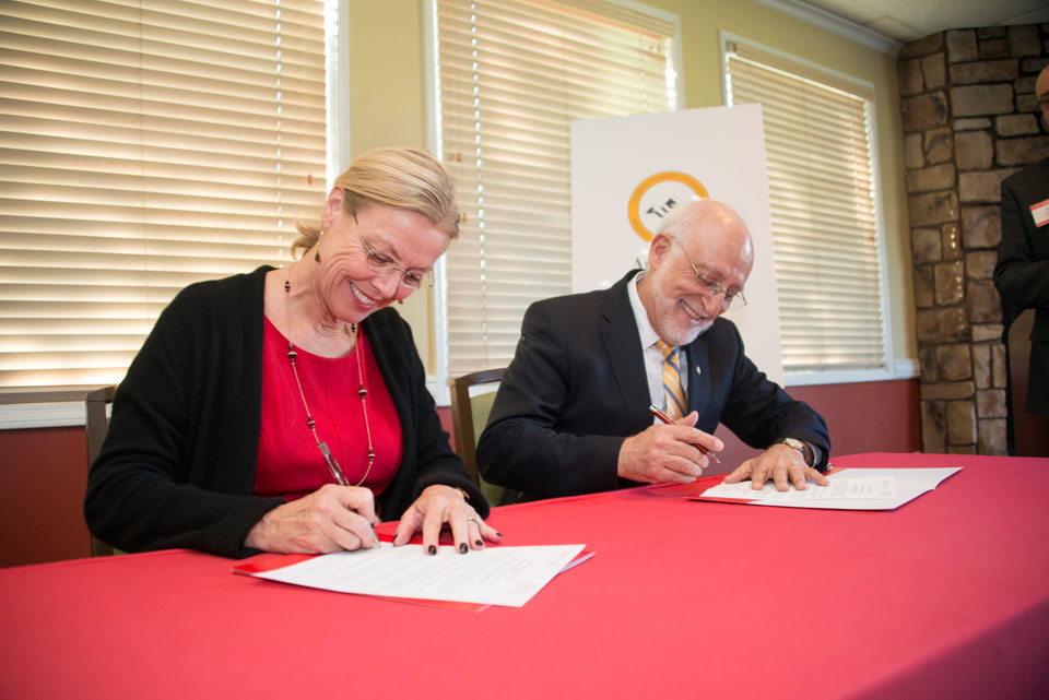 CSUN President Dianne F. Harrison (left) signs a memorandum of understanding with AUA President Armen Der Kiureghian to foster scholarly and educational collaborations. Photo by Lee Choo.