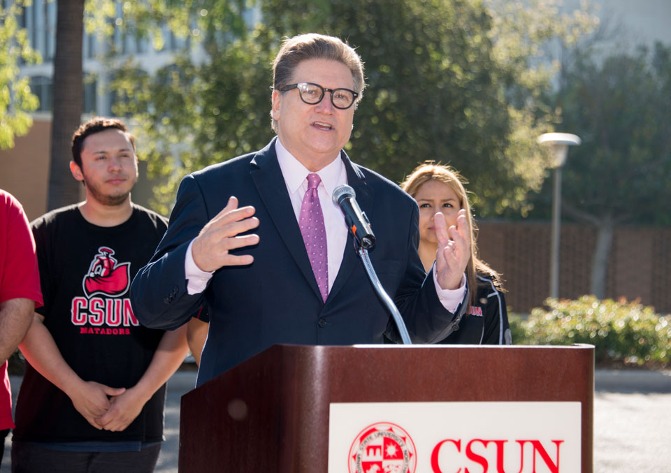 State Sen. Bob Hertzberg joined CSUN administrators and student leaders Feb. 29, 2016, to call for better transportation options for CSUN’s almost 50,000 students, faculty and staff. Photo by Lee Choo.