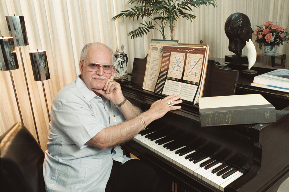 Auvelio De La Vega at the piano.