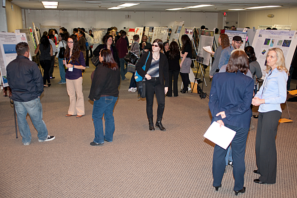 A crowd of faculty, staff and students at California State University, Northridge’s 17th Annual Student Research and Creative Works Symposium.