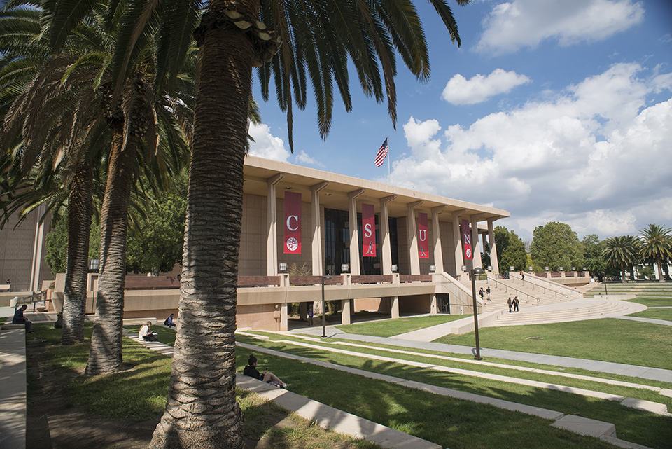 The CSUN Library. Photo by Lee Choo.