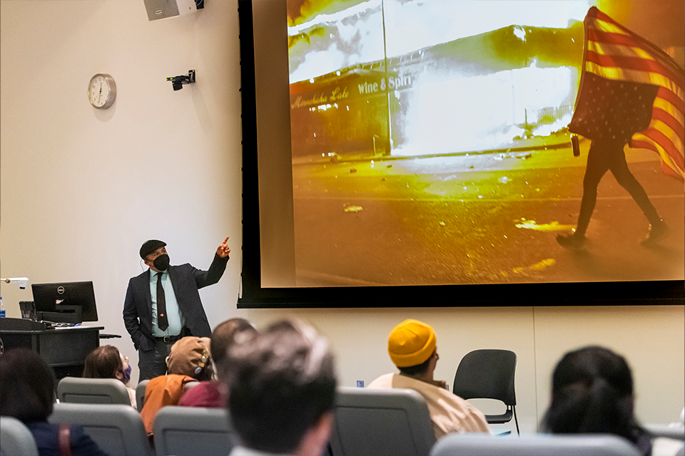 Cortez talks about his Pulitzer Prize-winning photo at Kurland Lecture Hall on Feb. 18. (Photo by DJ Hawkins)