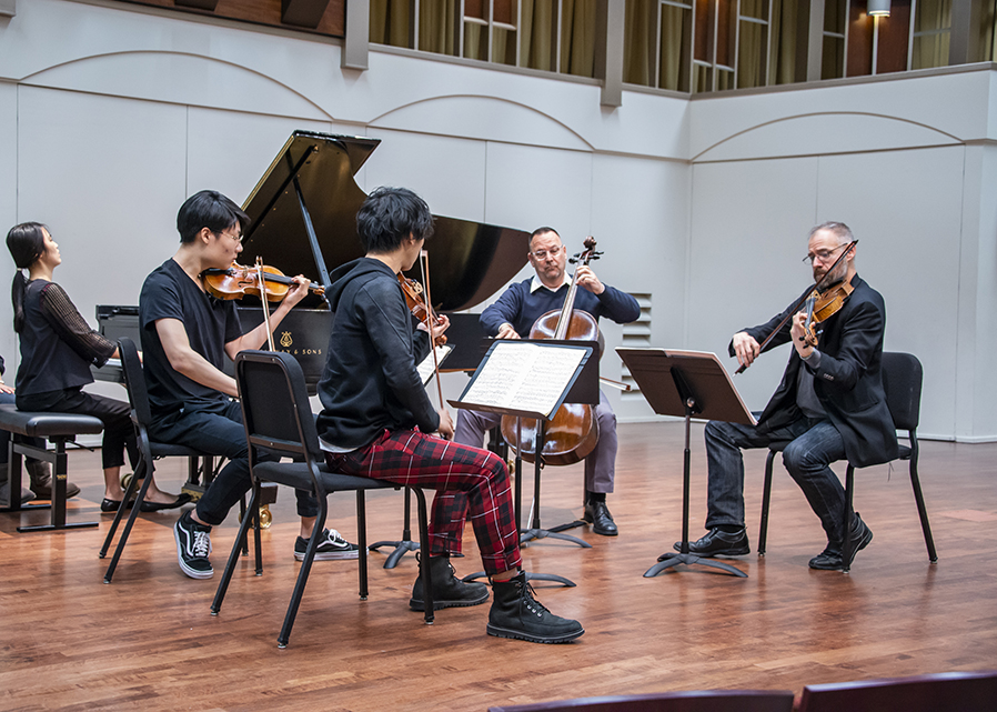 Yu-ting Peng (piano), Joshua Rim (violin), Kazeoki Katagiri (violin) , Michael Gintz (cello) and Greg Von Notias (viola) practice their instruments in Bin Huang's master class.