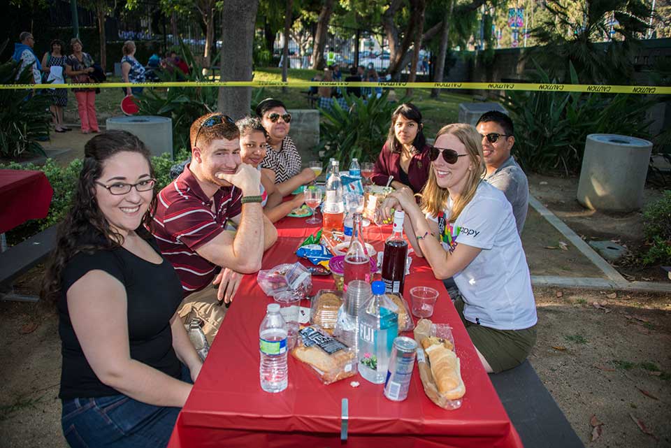 Alumni got together before the concert to enjoy a dinner picnic on the Hollywood Bowl grounds. Photo by Nestor Garcia.