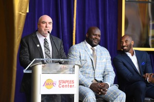 Lee Zeidman speaks at the Shaquille O'Neal Statue Unveiling in 2017 as O'Neal and Kobe Bryant watch.