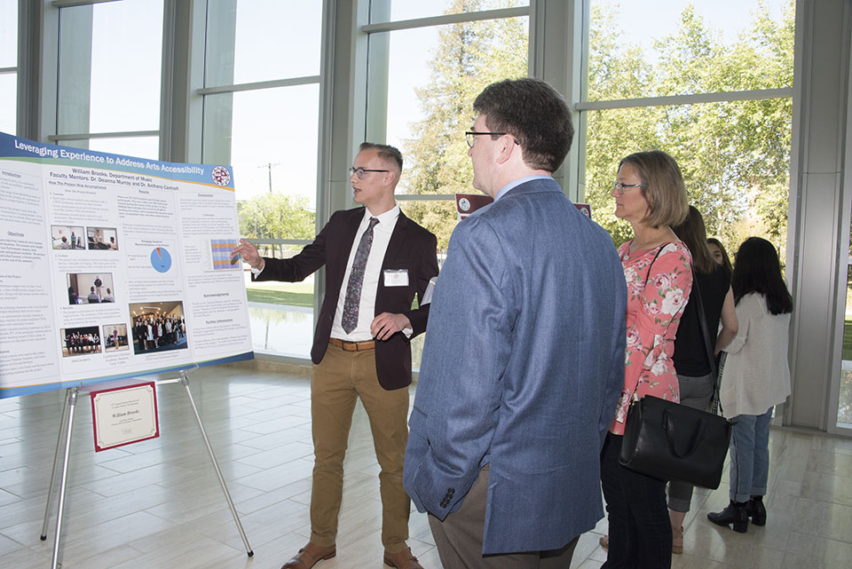 William Brooks discusses his research at the 2017-18 Presidential Scholarship recognition event.